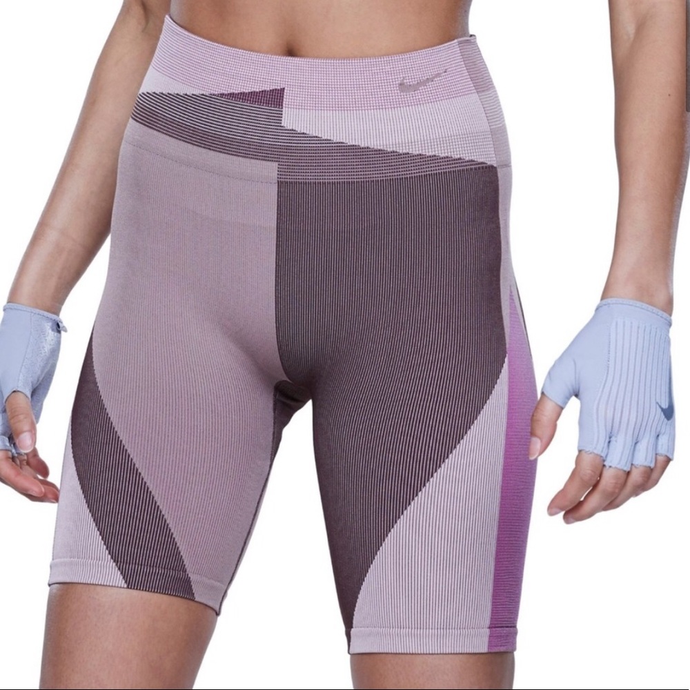 Nike Sculpt Seamless Tight Fit Training Shorts Size Small NWT - Picture 1 of 8